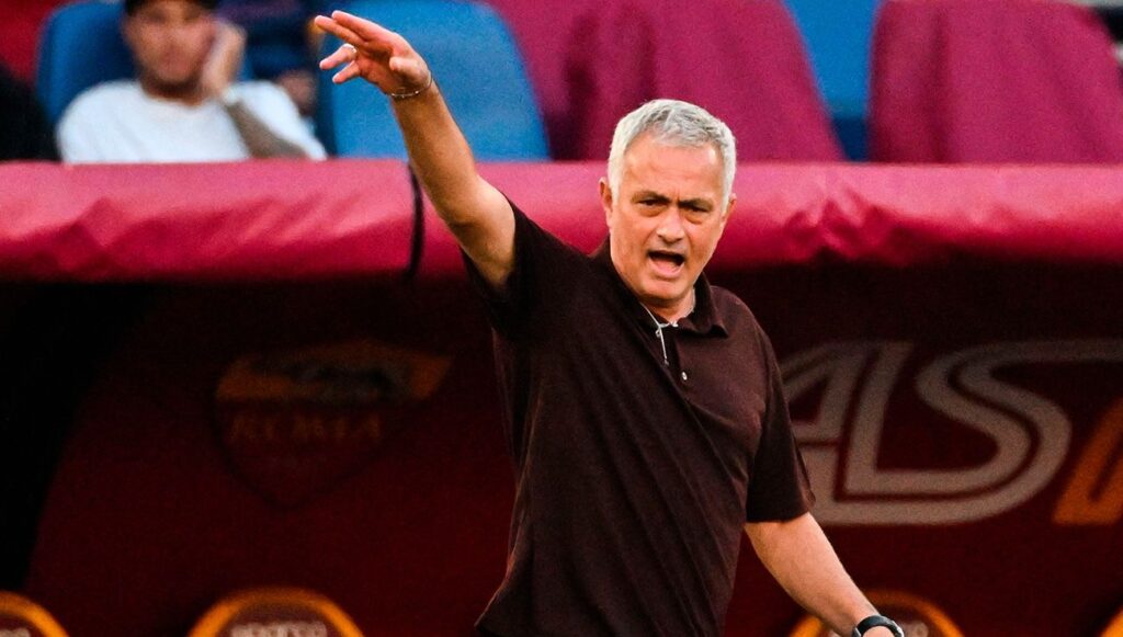 Mourinho se ríe del Barça y de los clubs Champions que puedan ir a Europa League