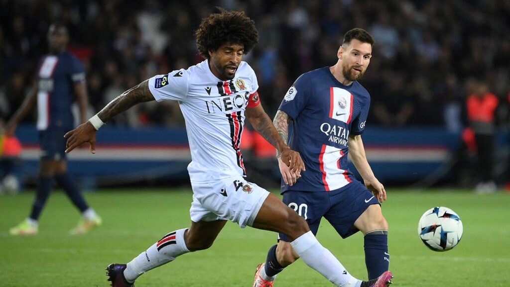 Messi guía al PSG con su primer gol de tiro libre en Francia (2-1)
