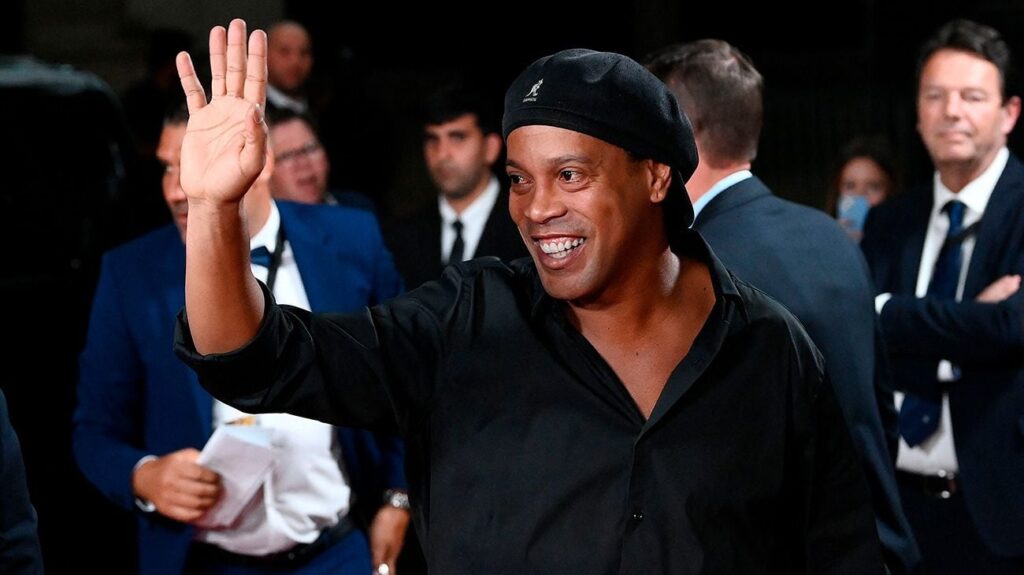 ¿Messi o Mbappé? Ronaldinho se ‘moja’ escogiendo al mejor jugador de la Ligue 1