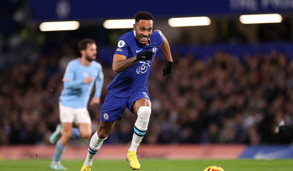 El PSG amenaza el posible regreso de Aubameyang al Barça