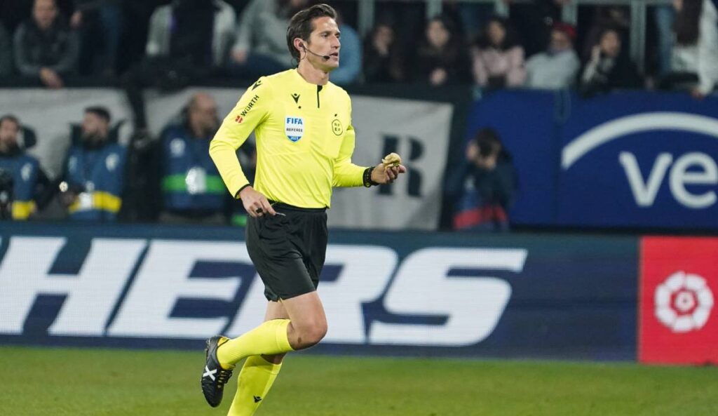 El árbitro del Clásico, de ‘cine’ para el Real Madrid y bastante peor para el Barça