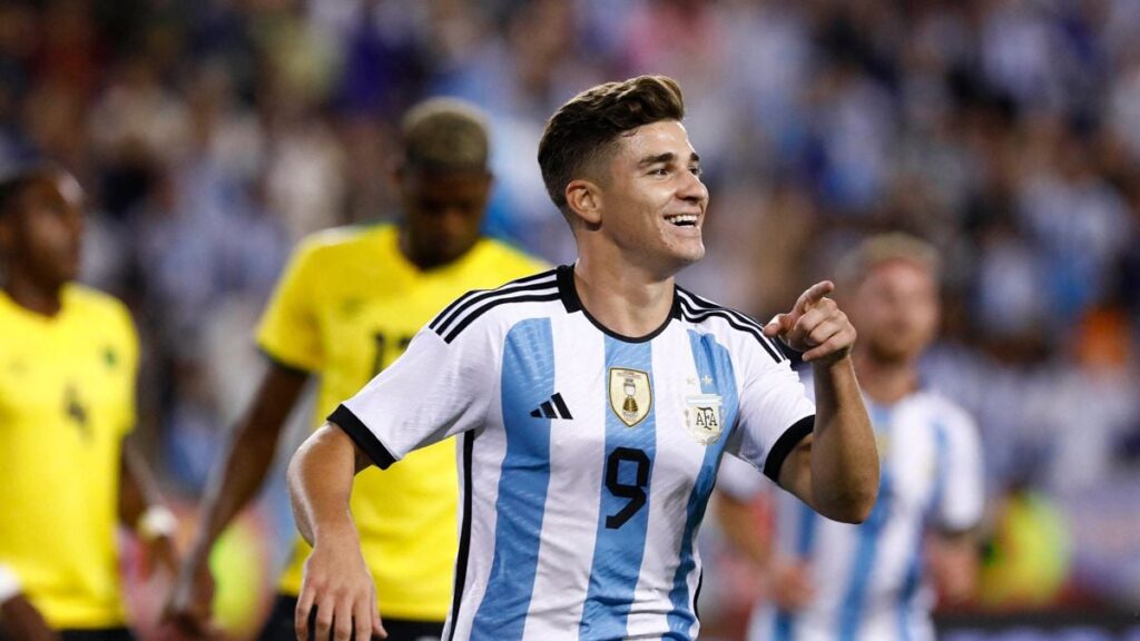 El Barça piensa en Julián Álvarez como su delantero del futuro