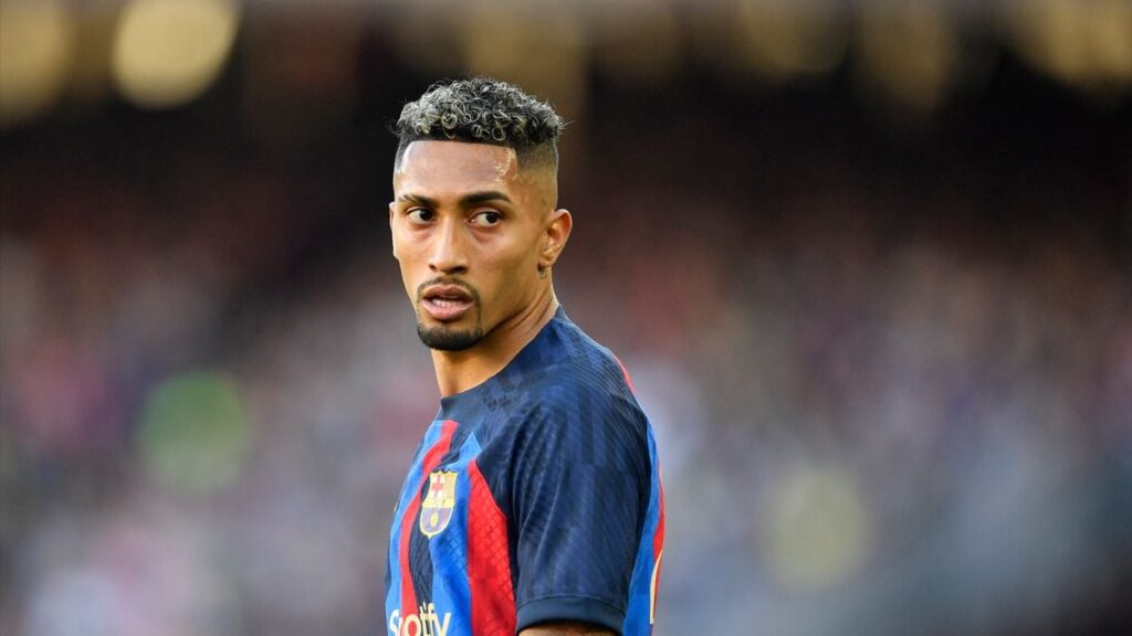 Raphinha, arrepentido por su actitud al ser sustituido por Xavi contra el Manchester United