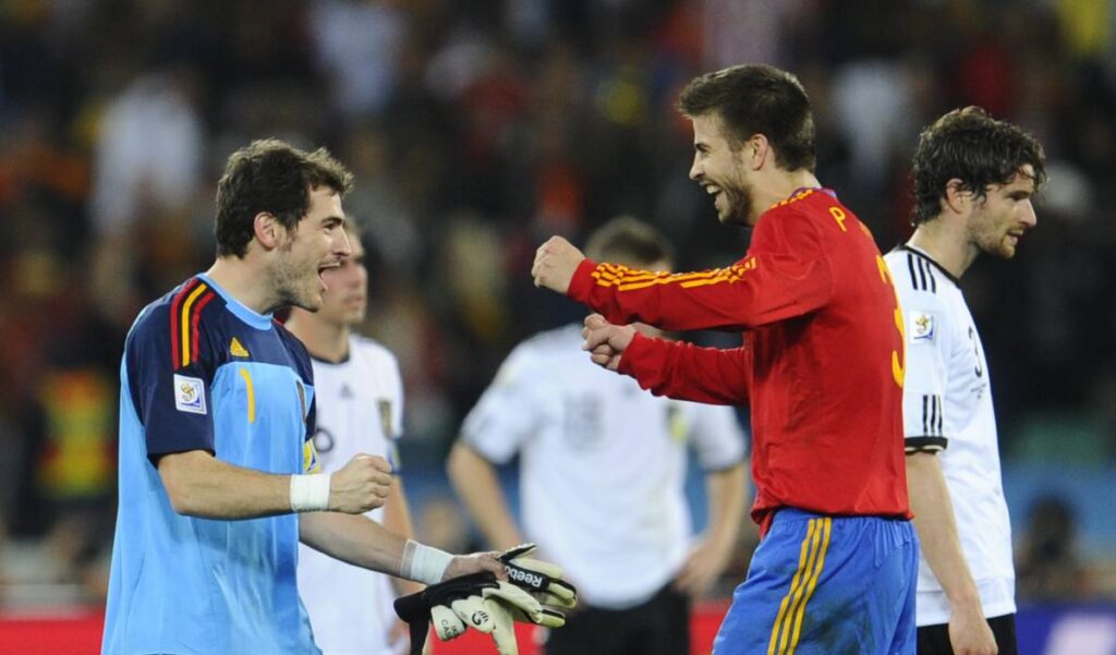 El intenso debate entre Piqué y Casillas sobre el arbitraje ante Barça y Madrid