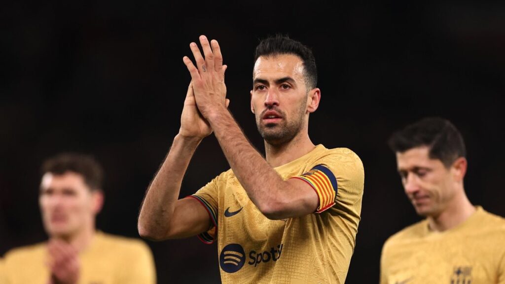 Busquets podría no ser el único jugador del Barça en bajarse el sueldo