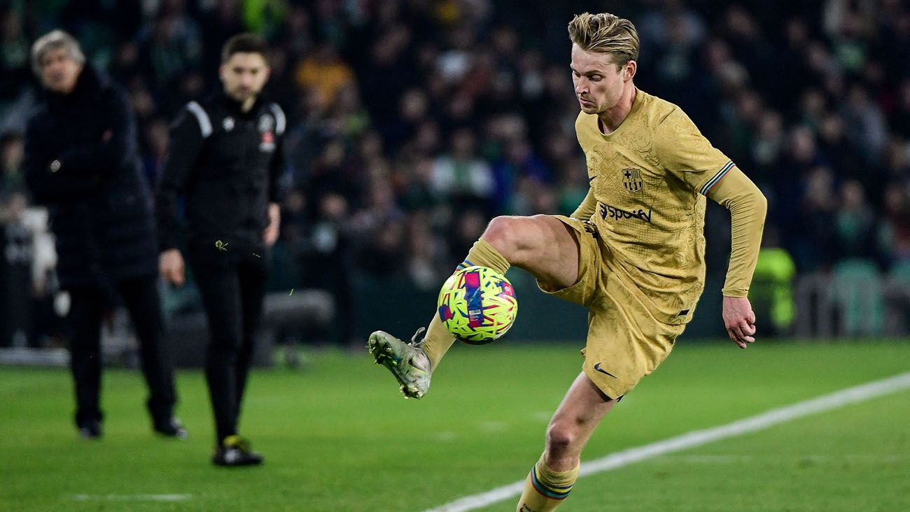Frenkie de Jong en el partido ante el Betis