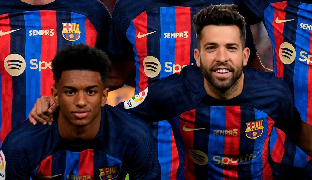 Balde se ‘rinde’ ante Jordi Alba y destaca la importancia de Xavi en la Liga del Barça