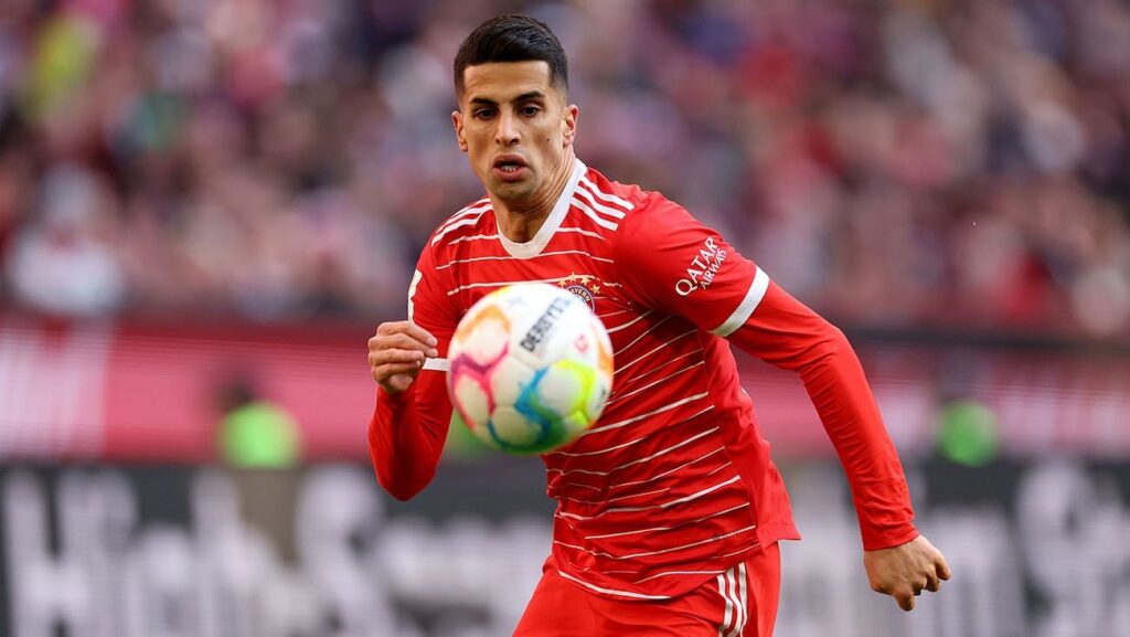 Joao Cancelo, firme opción para fortalecer la banda derecha del FC Barcelona