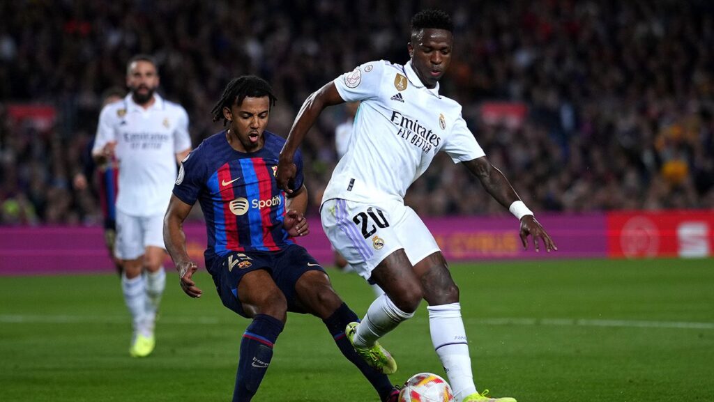 Contundente mensaje de Koundé sobre Vinicius y el racismo en LaLiga