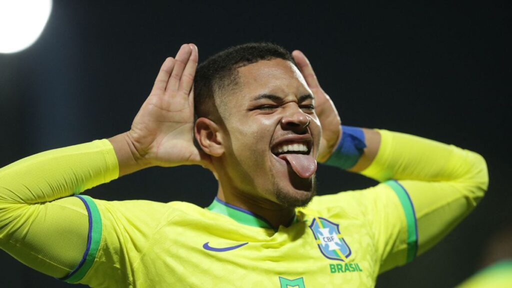 El precio al que quiere fichar Deco a Vitor Roque para el Barça