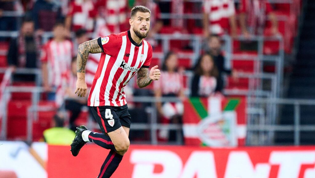 Iñigo Martínez ya está en Barcelona y el anuncio de su fichaje es inminente