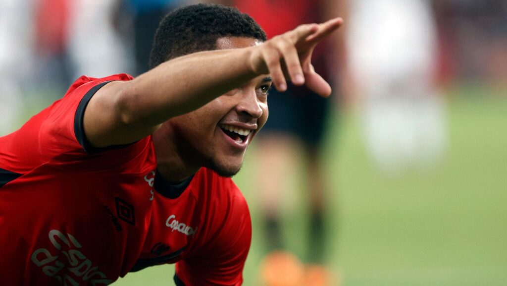 Los flecos que debe resolver el Barça para cerrar el fichaje de Vitor Roque