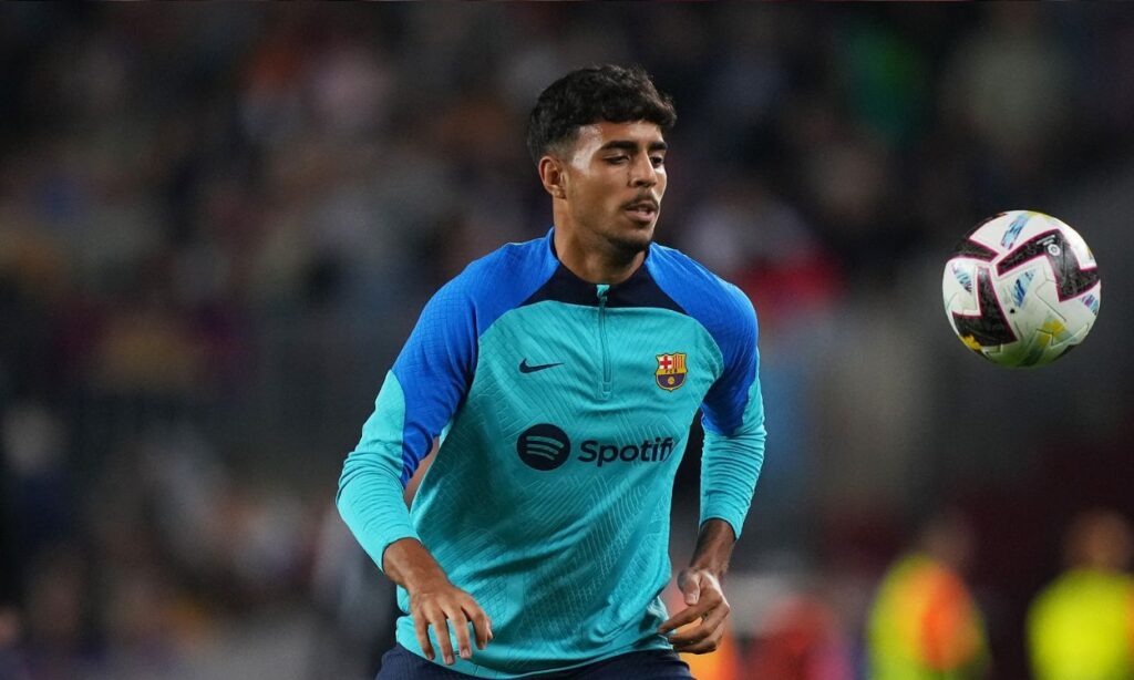 El Barça anuncia la cesión con opción de compra de Chadi Riad al Betis