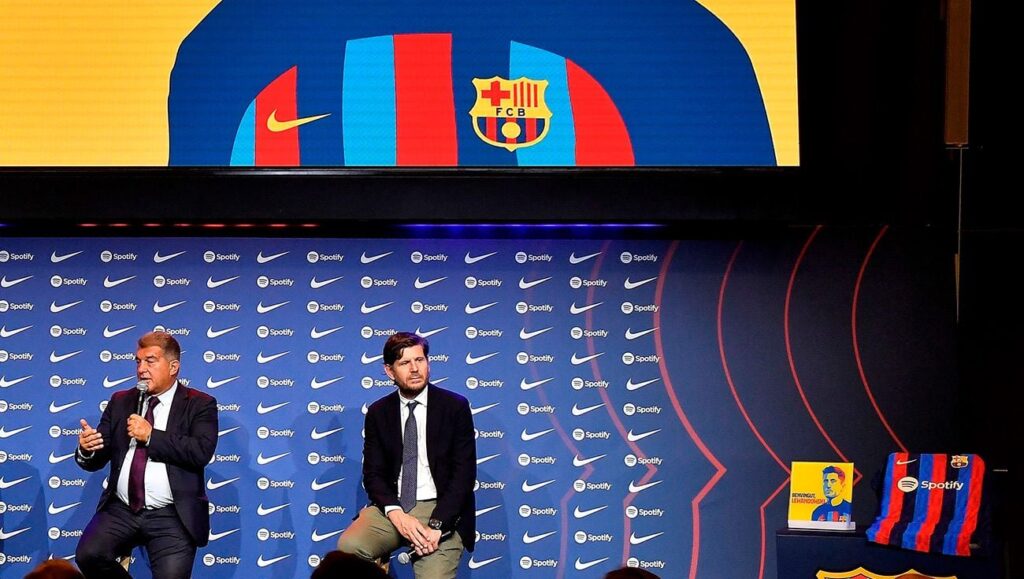 ¿Dos refuerzos más? El Barça insiste en el fichaje de un lateral y centrocampista