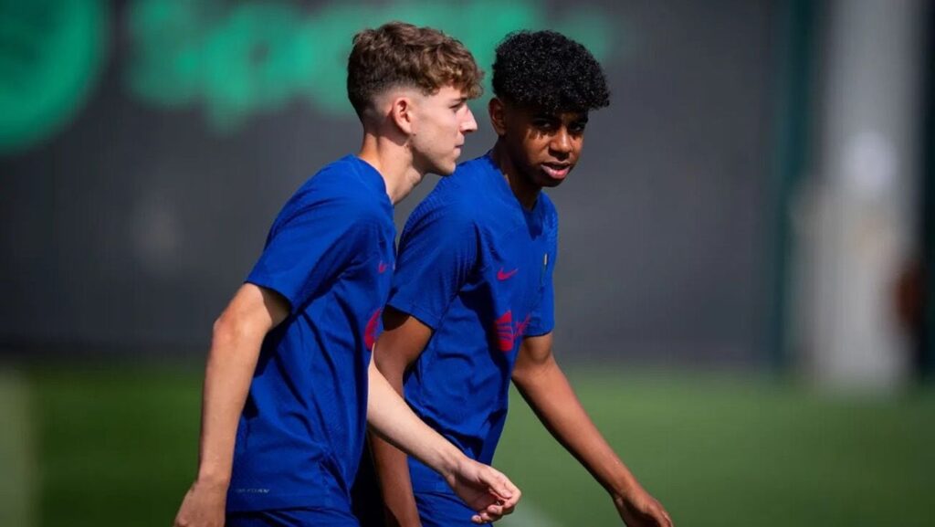 Pau Cubarsí, opción para Xavi en la Champions League