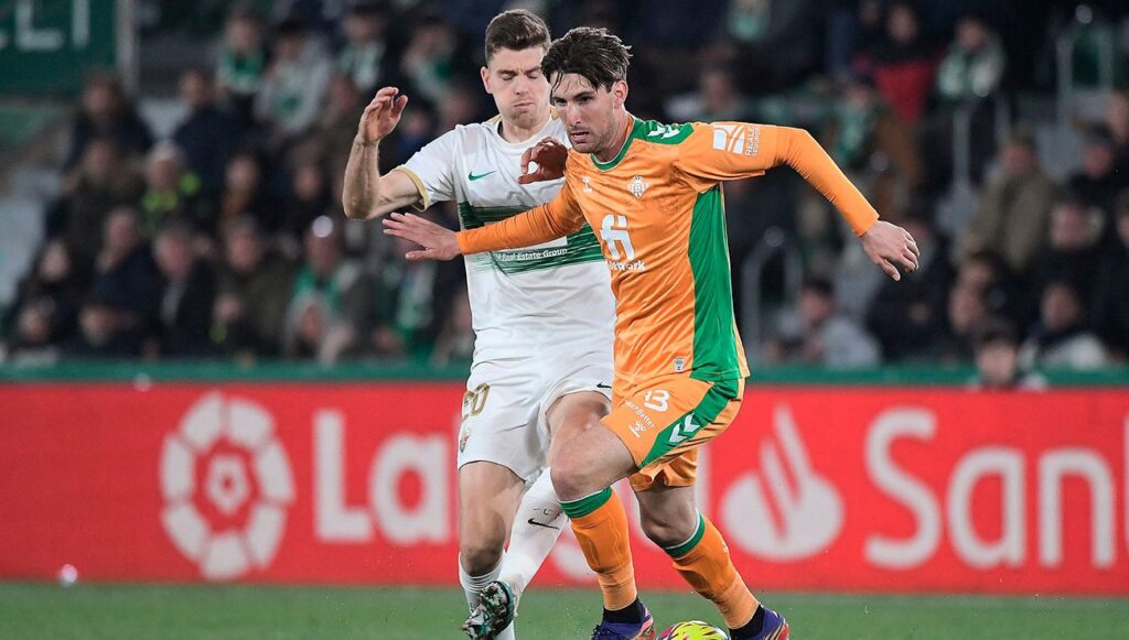 Miranda, protagonista de una ‘guerra’ abierta entre el FC Barcelona y el Milan