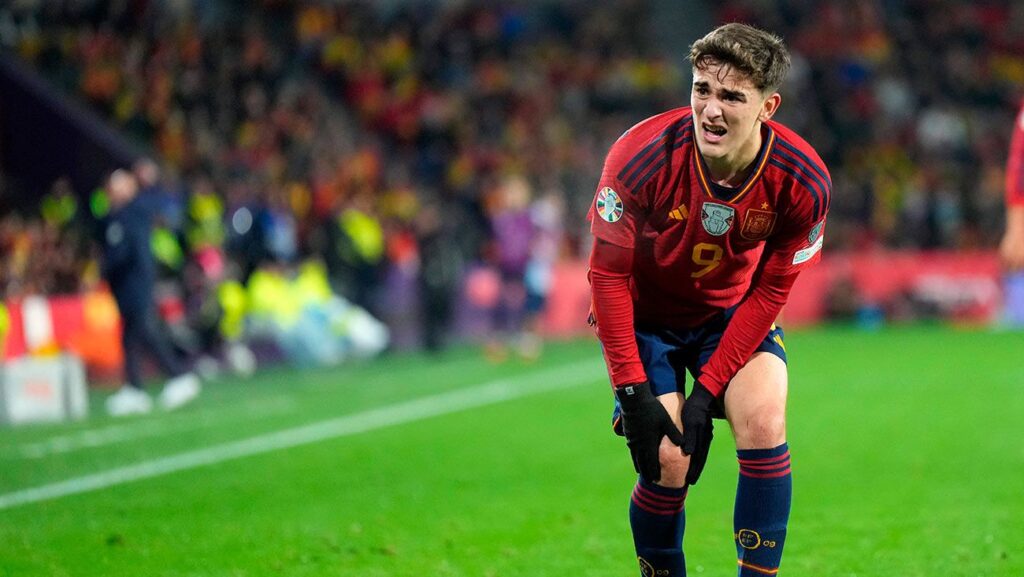 El Barça, ‘cabreado’ con la Federación por haber llevado a Gavi al límite