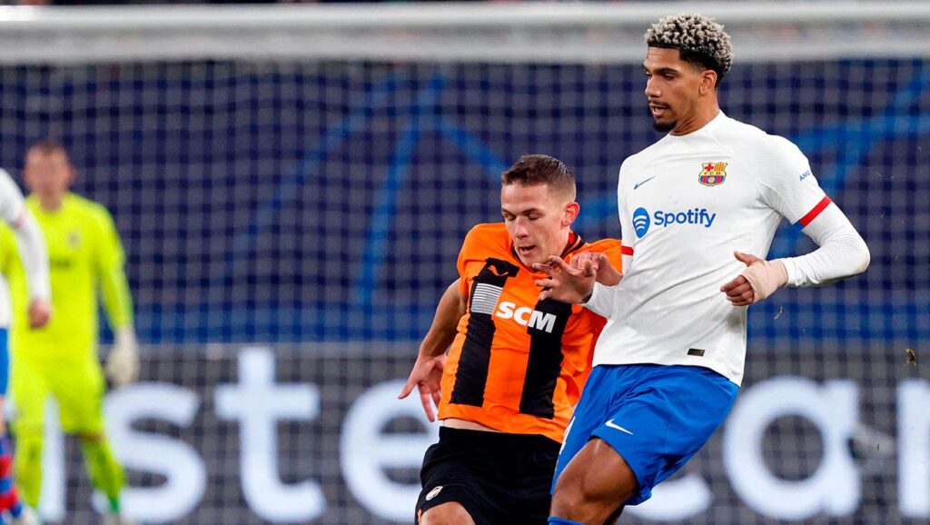 Ronald Araújo ‘pasa’ de las molestias y está listo para el Barça-Alavés