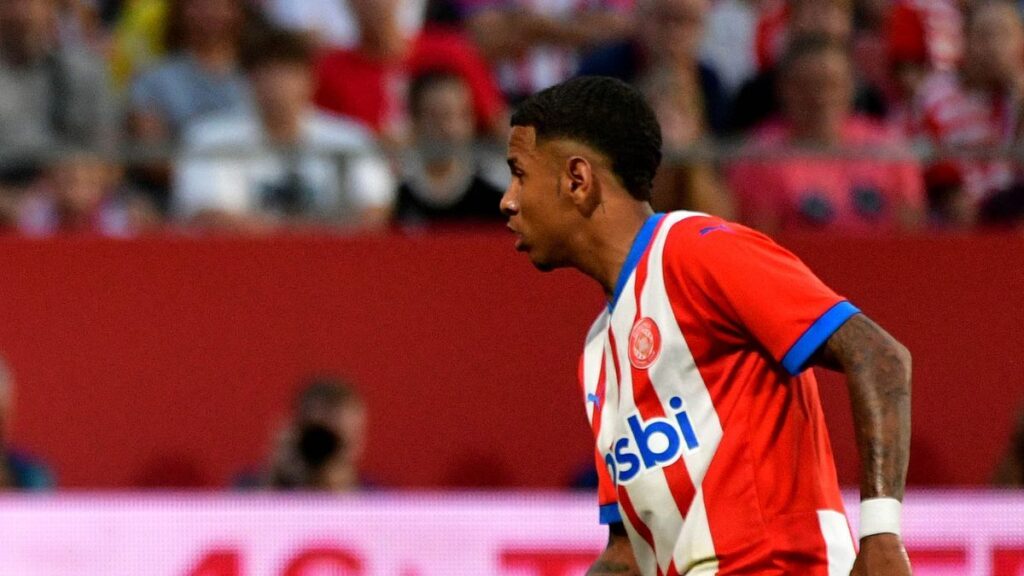 El Girona reconoce el interés del Barça en Savinho