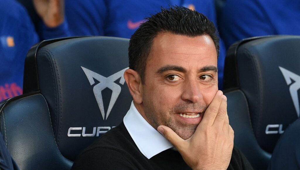 Xavi define cómo encajaría Leo Messi en su Barça