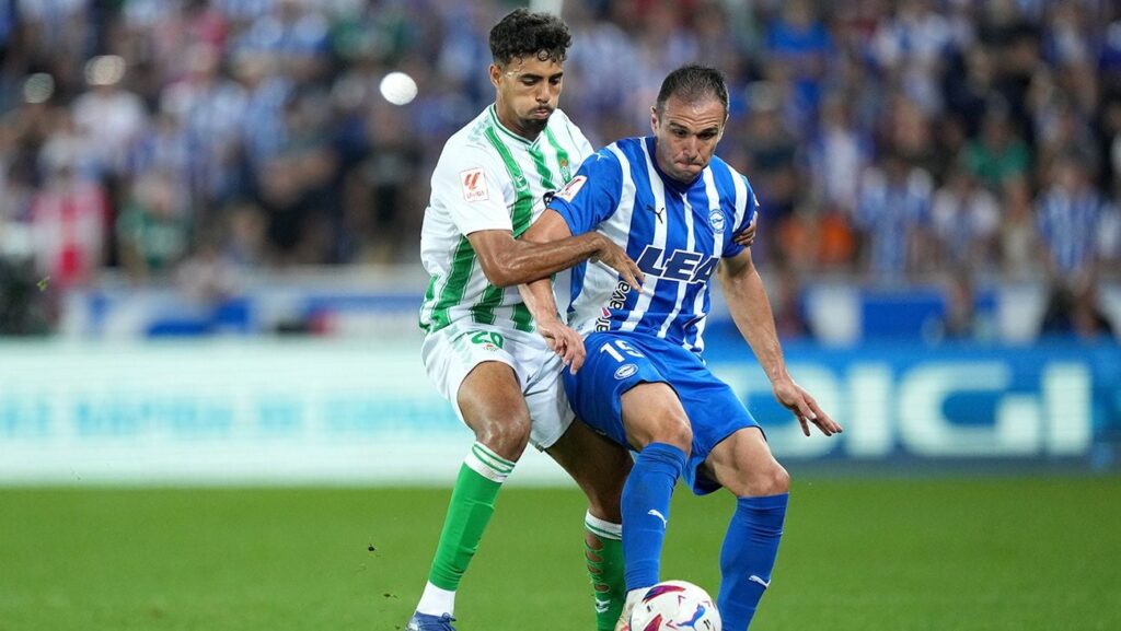 El Barça habría decidido ‘repescar’ a Chadi Riad tras su temporadón en el Betis