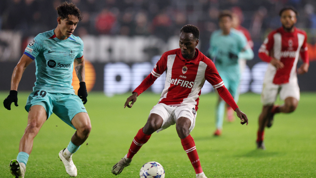 Debut incómodo para Héctor Fort en la derrota del Barça ante el Amberes