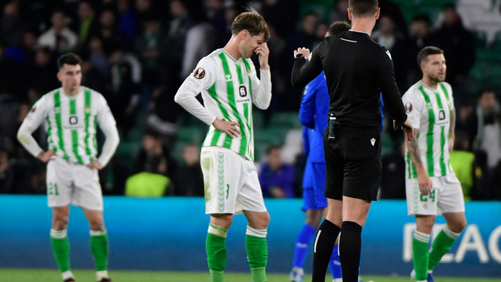 El ‘lío’ entre el Betis y el Milan podría dejar al Barça sin su ‘pellizco’ por Miranda