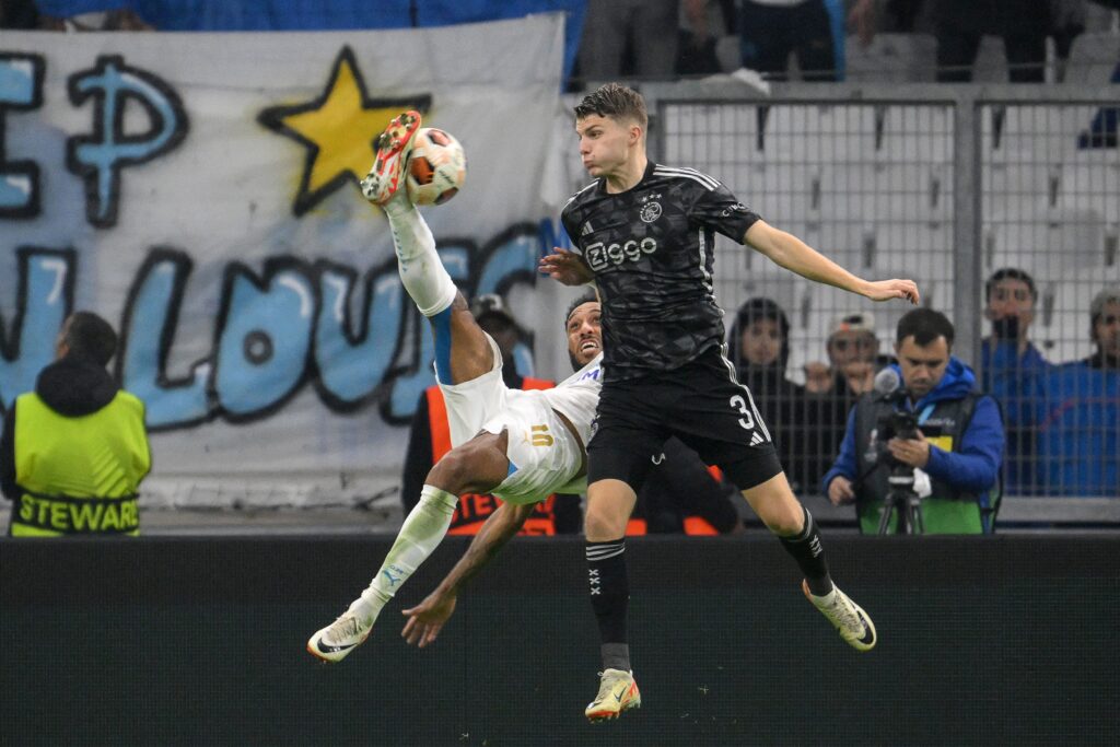 ¿Se equivocó el Barça? ‘Hat-trick’ y golazo de chilena de Aubameyang en Europa