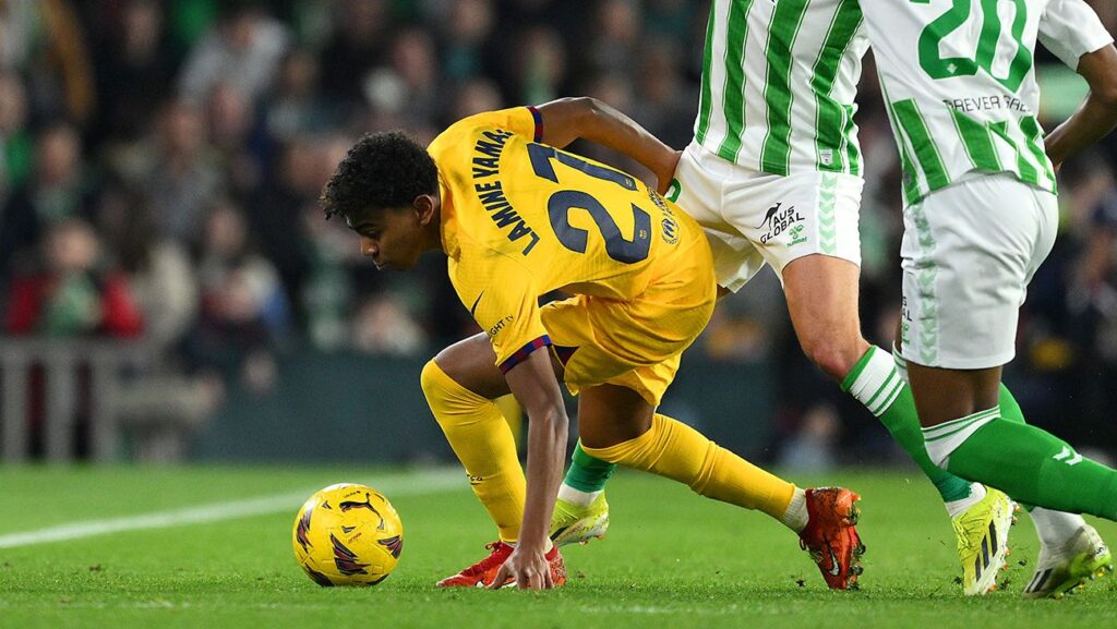 Lamine y Cubarsí, protagonistas del récord del Barça en el Benito Villamarín