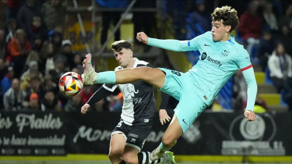 Agresivo y muy móvil: Marc Guiu se estrenó como ‘9’ titular en Salamanca