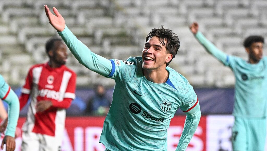 Marc Guiu se exhibe con el Juvenil y ‘avisa’ a Xavi para que no se olvide de él