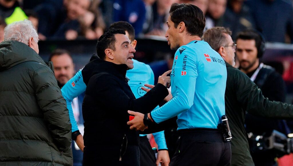 Sensaciones encontradas para el Barça con el árbitro que estará en el duelo ante el Villarreal