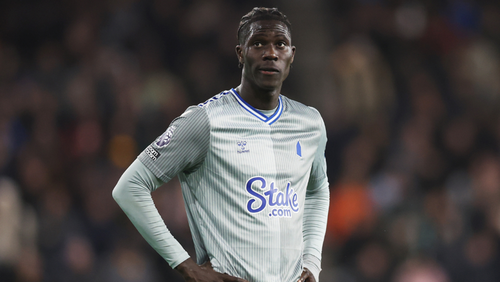 Amadou Onana y Dion Lopy, los dos pivotes defensivos que más convencen al Barça