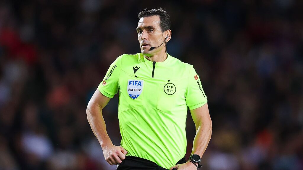 ¡Más polémica! Martínez Munuera, de la insólita roja a Vitor Roque al Madrid-Girona