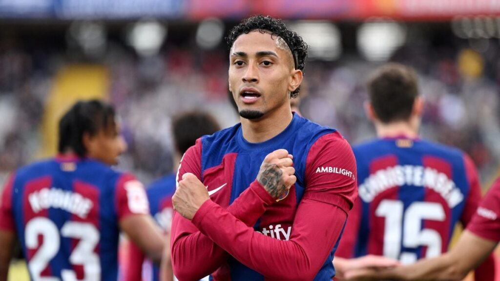 ¡Raphinha se reivindica! El brasileño marcó y ‘construyó’ otros dos goles