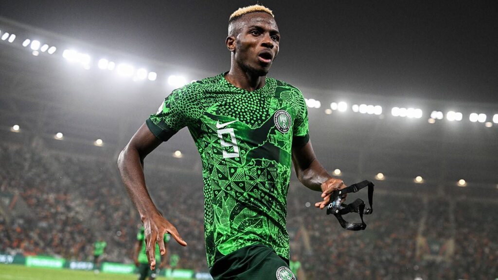 El seleccionador nigeriano ‘coloca’ a Osimhen en el Barça