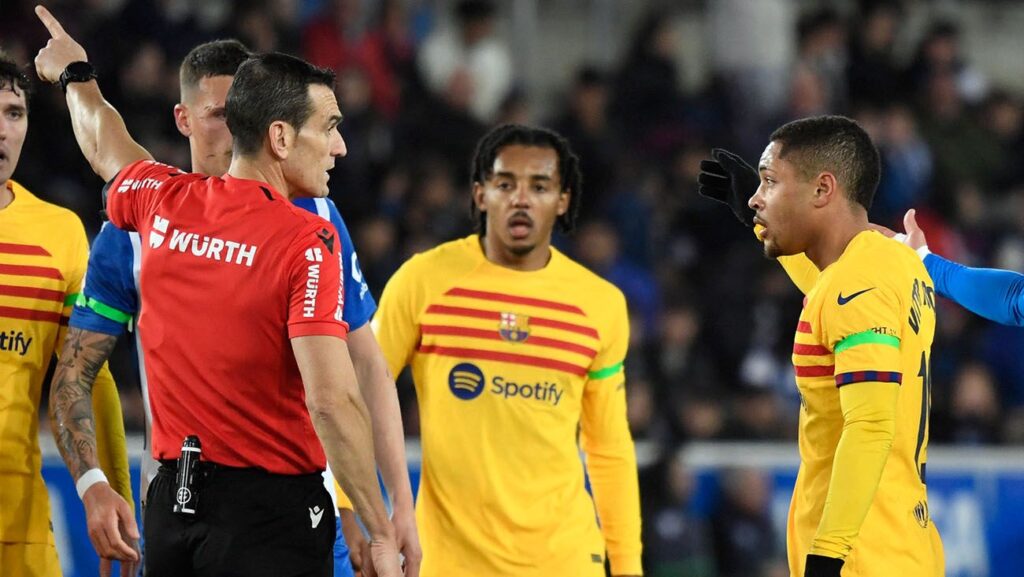 El Barça recurrirá la inexplicable 2ª amarilla a Vitor Roque para que pueda jugar contra el Granada