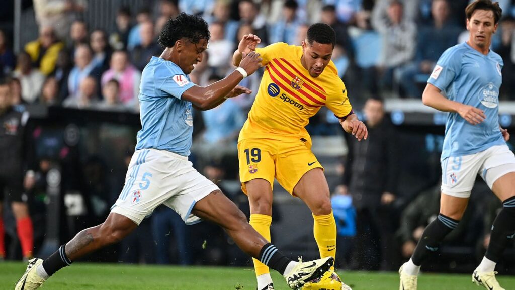 Desafortunado debut como titular de Vitor Roque con el Barça