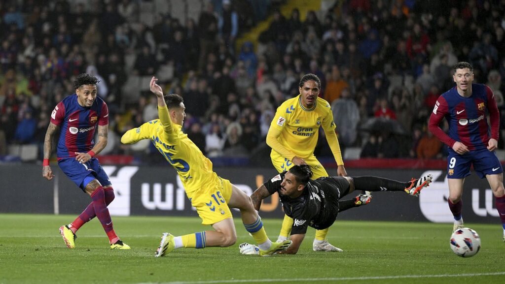 Mateu Lahoz asegura que fue bochornoso anular el gol de Raphinha ante Las Palmas