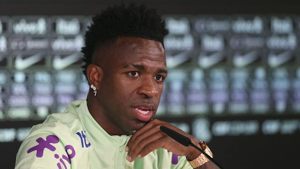 Vinicius manda un duro mensaje contra el racismo y muestra su apoyo a Acuña, Quique Sánchez y Sarr