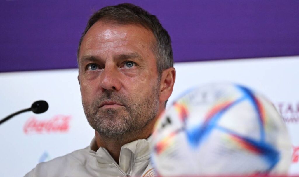 Hansi Flick esperará al Barça antes de decidir su futuro