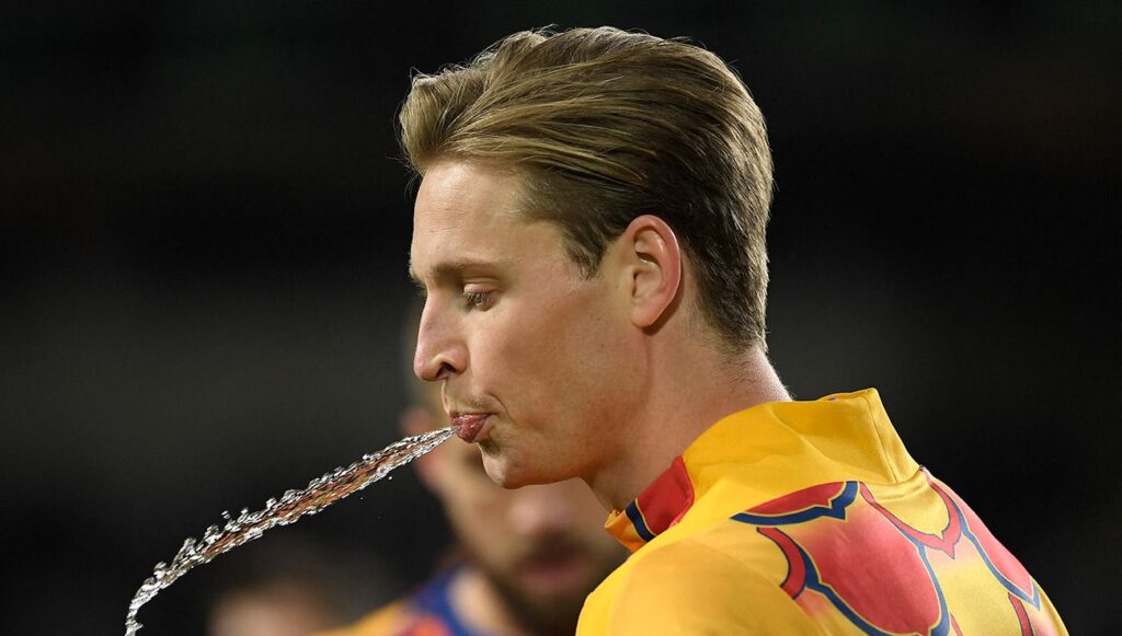La continuidad de Frenkie de Jong en el Barça se acerca y su marcha al Bayern se estanca
