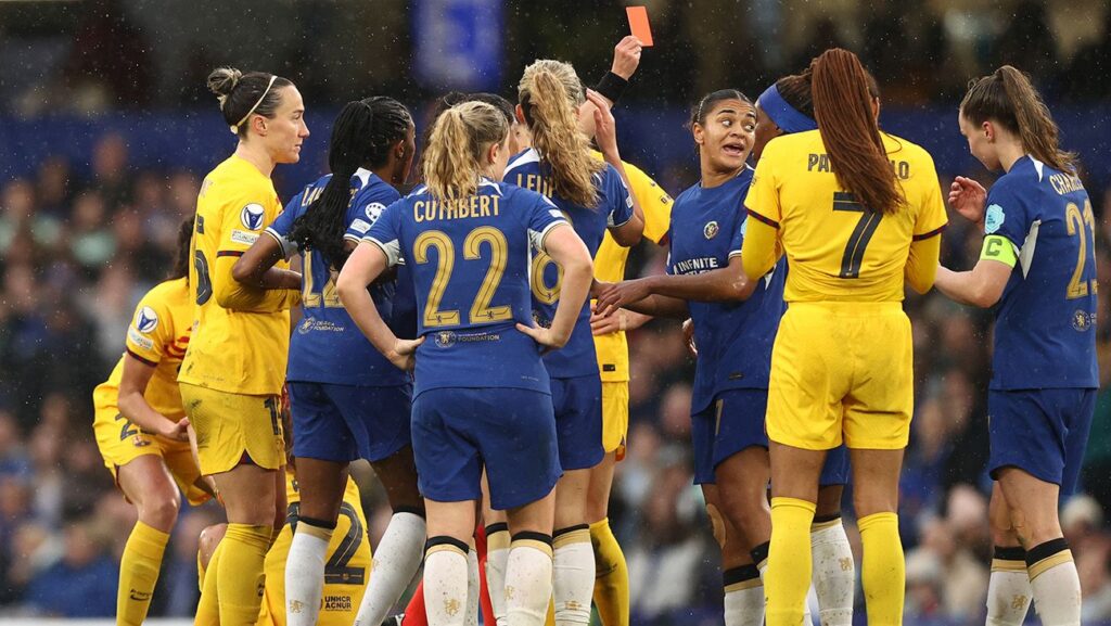 La entrenadora del Chelsea explota contra el arbitraje ante el Barça Femení: “Nos robaron”