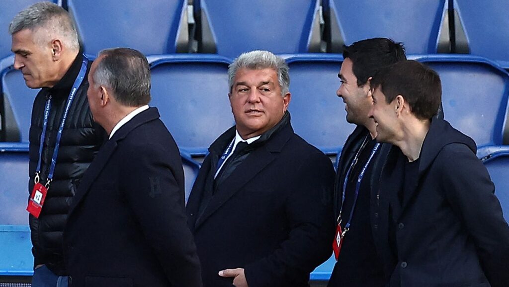 ¡Laporta y Deco ponen fecha para decidir si Xavi continúa en el Barça!