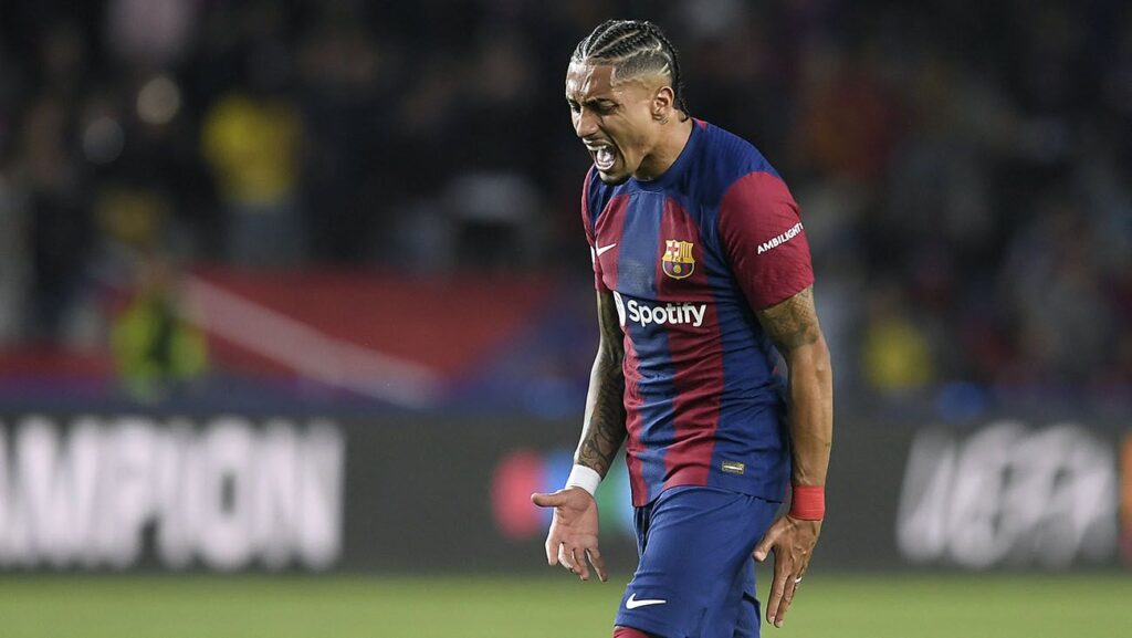 Raphinha se reveló ante el PSG y volvió a dar la cara con un gol insuficiente