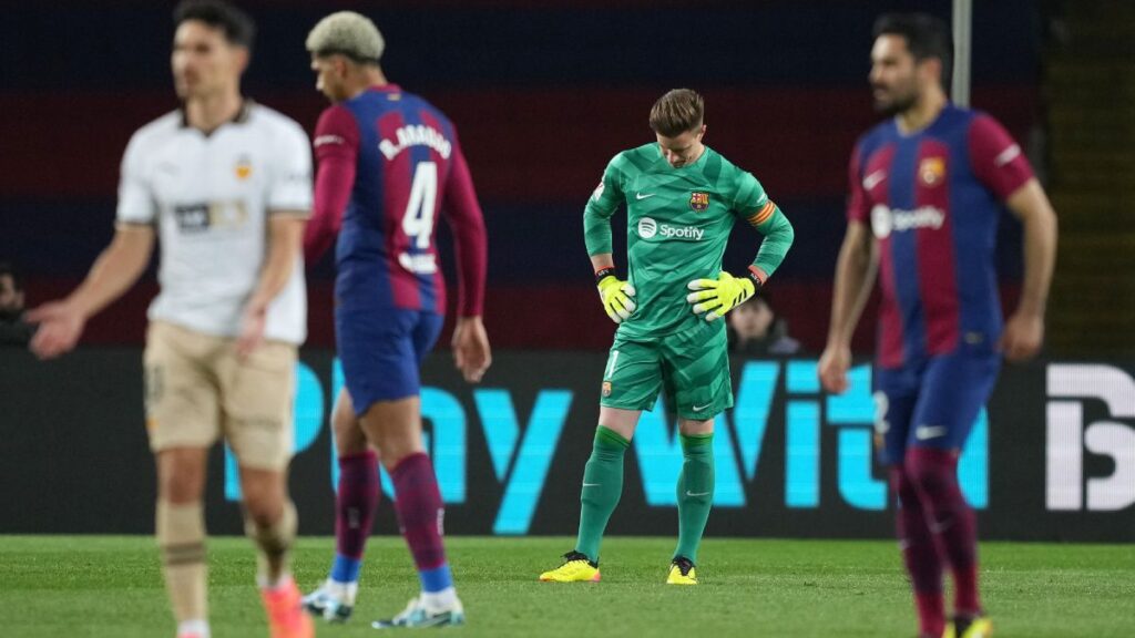 Noche de ‘cantadas’ imperdonables: Ter Stegen regaló el 1-1 y Ronald Araújo el penalti del 1-2