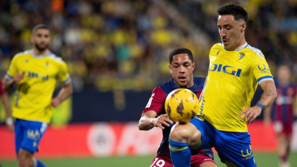Vitor Roque, más ganas que acierto en su primera titularidad desde febrero