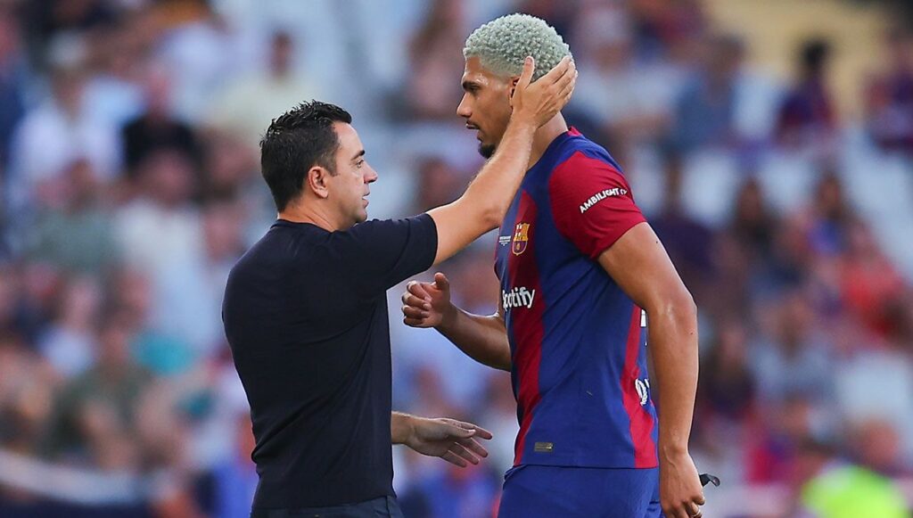 ¡Prioridad absoluta! Xavi ‘exige’ al Barça que asegure la continuidad de Ronald Araújo