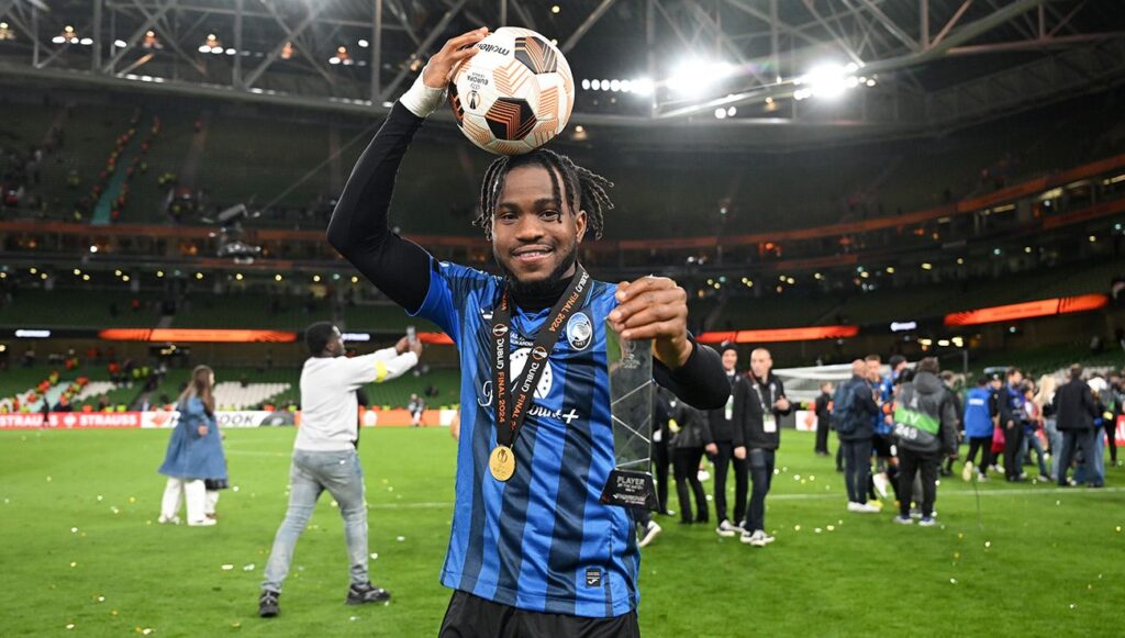 ¿’Tapado’ para el extremo del Barça? La brutal exhibición de Lookman delante de Deco