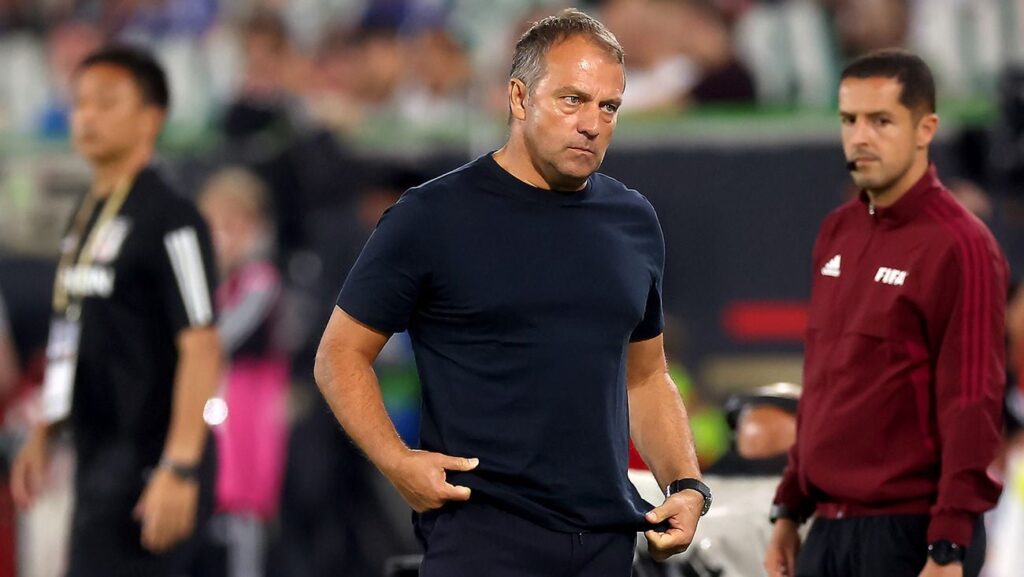 ¿Espera al Barça? Hansi Flick rechaza el banquillo del Chelsea tras el adiós de Pochettino